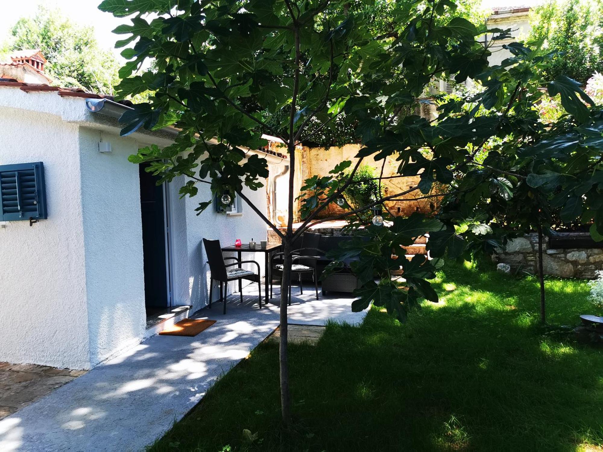 Lux Apartments In Downtown Pula Exterior photo
