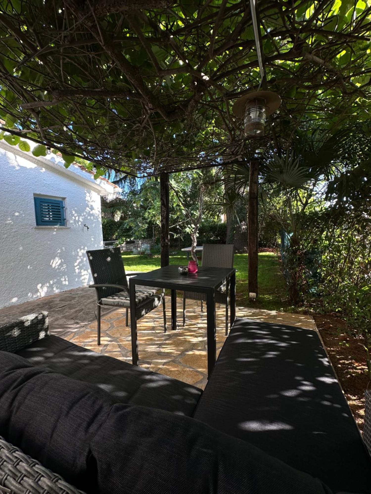 Lux Apartments In Downtown Pula Exterior photo
