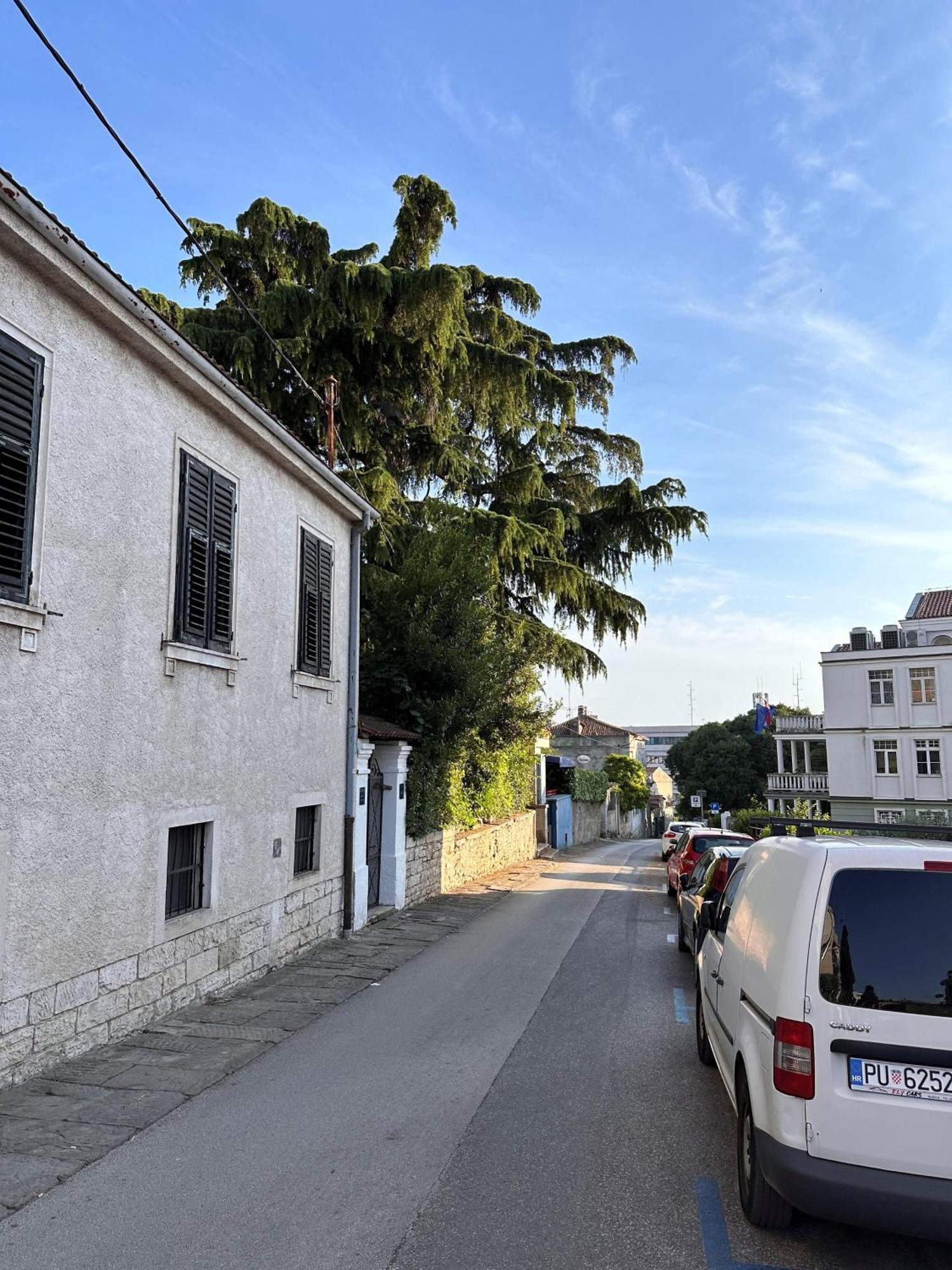 Lux Apartments In Downtown Pula Exterior photo