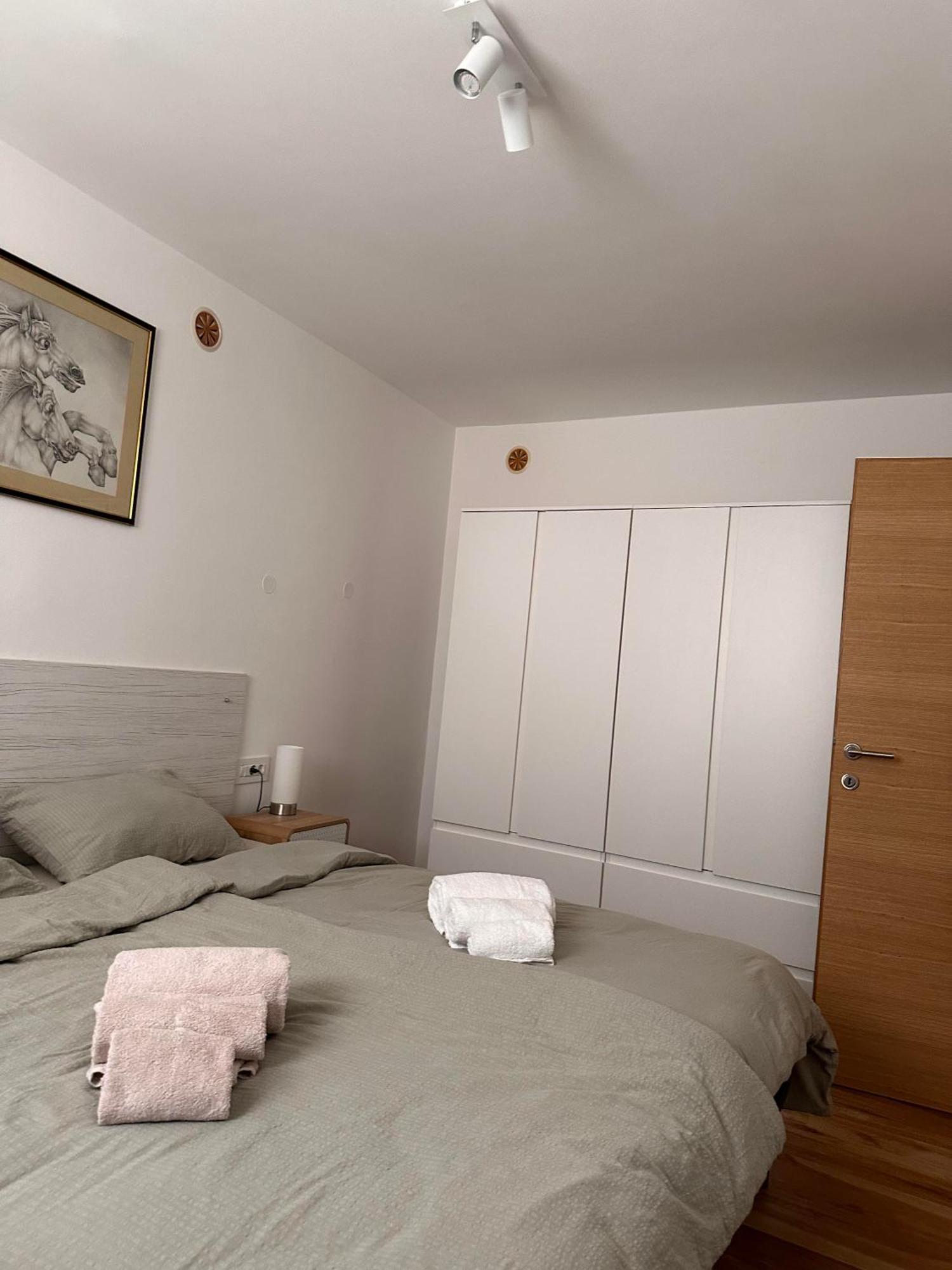 Lux Apartments In Downtown Pula Exterior photo