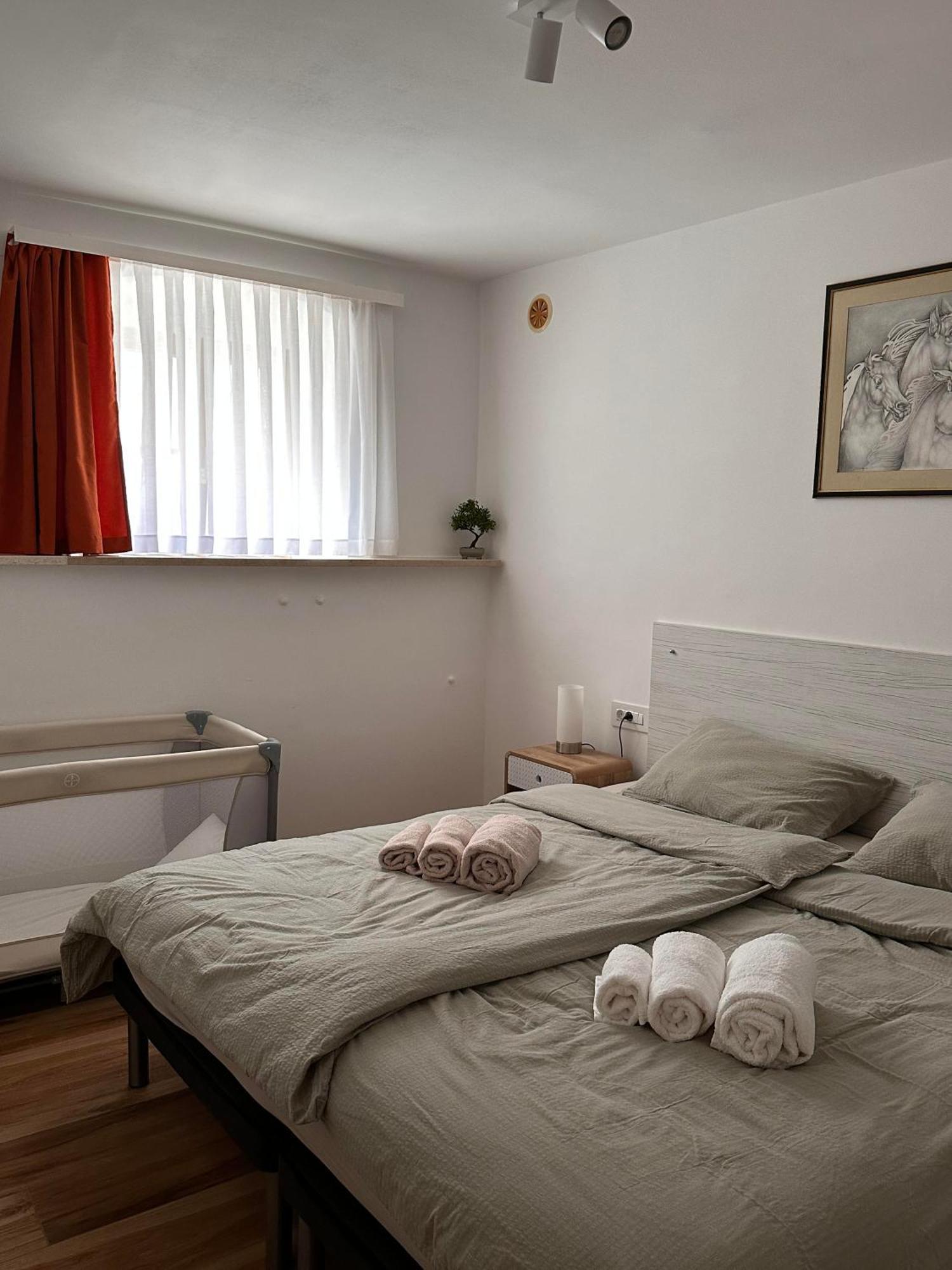Lux Apartments In Downtown Pula Exterior photo
